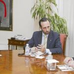 El presidente de la Generalitat Valenciana, Alberto Fabra, junto a su homólogo Balear y de Murcia, José Ramón Bauzá y, Ramón Luis Valcárcel, respectivamente, en la reunión de ayer