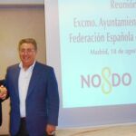 El alcalde, Juan Ignacio Zoido, y el presidente de la Federación de Baloncesto, José Luis Sáez