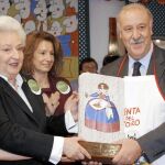 La Infanta Doña Pilar junto a Vicente del Bosque