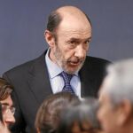 Rubalcaba aún tendrá que permanecer unos días retirado de la vida política en su domicilio por prescripción facultativa