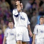 Figo, en su primer partido con el Madrid en el Camp Nou