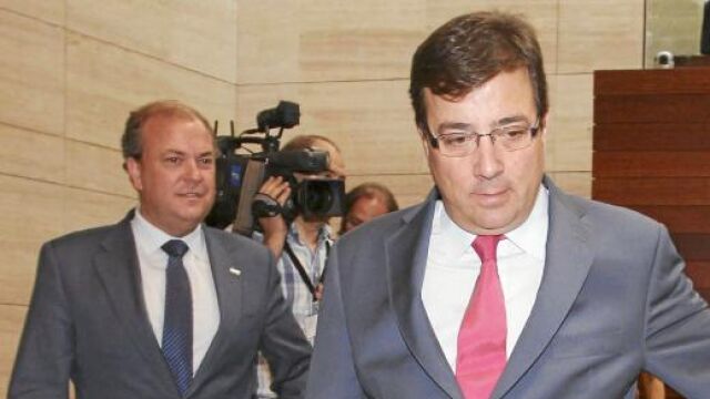 Tres parlamentarios de Izquierda Unida se abstendrán en la votación de investidura de la próxima semana para permitir que sea el PP el que gobierne en lugar del PSOE
