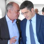 Martin Garitano, de Bildu, con el lendakari Patxi López