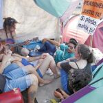 Con lupa vigilarán las Fuerzas de Seguridad a los «indignados» que tomarán las calles mañana. Precisamente para evitar una marcha sobre el Congreso de los Diputados, la Policía instalará un férreo dispositivo policial