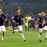 Xavi, Xabi Alonso, Torres, Capdevila y Busquets persiguen a Villa tras el primer gol