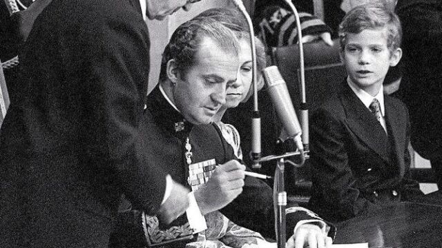 El Rey sancionando la Constitución de 1978