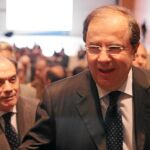 El presidente de la Junta, Juan Vicente Herrera, con el consejero de Economía y Empleo, Tomás Villanueva