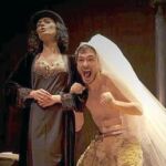 Los actores en una escena de la obra