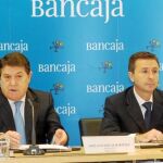 El presidente de Bancaja, José Luis Olivas (Izq) y el director de la entidad, Aurelio Izquierdo