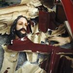Una multitud de radicales incendia dos iglesias en Indonesia