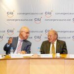 Duran charla con Pujol en un momento de la ejecutiva de CiU