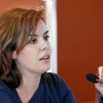 Soraya Sáenz de Santamaría, ayer, durante su intervención en la comida-coloquio celebrada en el Club Siglo XXI
