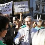 Gaspar Llamazares, diputado de IU, en una de las manifestaciones dando su apoyo al movimiento 15-M