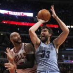 Rose volvió a ser la estrella que salvó a los Bulls; Gasol destacó