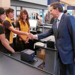 Mas acudió ayer a la inauguración de un nuevo centro comercial en el municipio de Malla