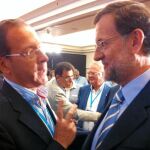 Miguel Ángel Cámara conversa con Mariano Rajoy, durante la XVIII Unión Intermunicipal Popular