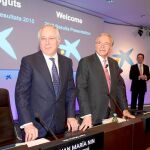 De izquierda a derecha, el director general de La Caixa, Juan María Nin, y el presidente, Isidro Fainé