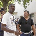 Joaquín Fernández, a la derecha de la foto, es el líder de la población gitana de Son Gotleu. Ha declarado su «confianza absoluta» en las autoridades. También dijo: «Si queréis matar a algún gitano, empezad por mí».