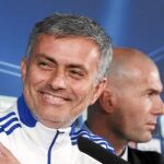 «Mou» se ríe en la conferencia de prensa al lado de Zidane