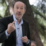 Rubalcaba cifra en mil millones el ahorro con la renovación de las diputaciones