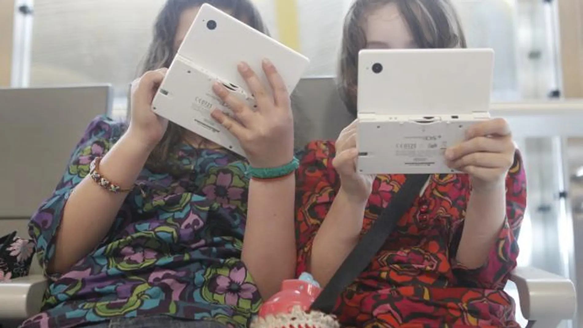 El uso de pantallas es un factor de riesgo que favorece la miopía