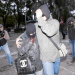 La madre del menor conocido como «El Cuco» a su llegada a los juzgados del Prado