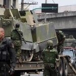 Blindados de la Armada en la favela más peligrosa de Río