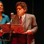 Dalmacio y Eloísa (Solá y Oteyza) leían a Mark Twain en un programa radiofónico en «Hoy: el diario de Adán y Eva...», el anterior éxito de la pareja