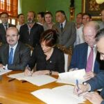 Lanzas lo prepara y Zarrías y Peñalver se hacen la foto