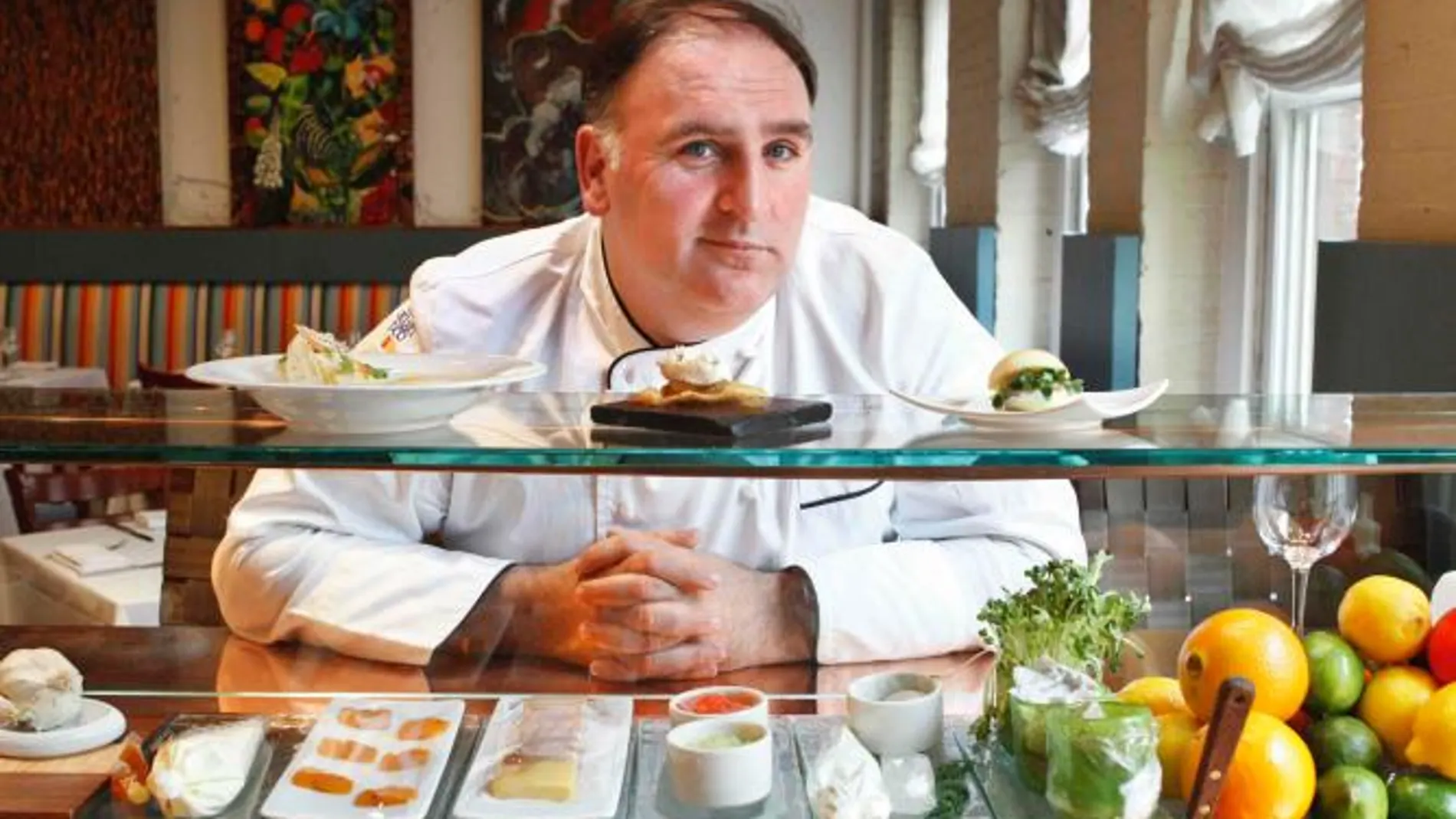 El chef José Andrés ofrece trabajo a los etarras que entreguen las armas y pidan perdón