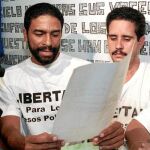 El opositor Elías Biscet, con barba, durante un acto en 1999 en el que instaba a la dictadura a liberar a todos los presos políticos cubanos