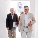 Fernando Rodríguez Villalobos (izquierda) y José Antonio Viera, ayer en la sede socialista hahahhah