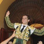 El diestro madrileño sale a hombros del coso manchego