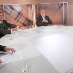 Antonio Rodrigo Torrijos, en medio de Juan Espadas y Juan Ignacio Zoido