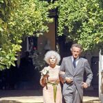 LOS DUQUES DE ALBA a su salida de Dueñas, donde residen desde su enlace matrimonial