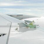 Fotografía de la dañada ala izquierda del A380 en vuelo, tomada ayer por un pasajero