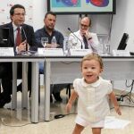 Carmelo, de dos años, interrumpió la explicación de los médicos sobre la técnica que hizo posible su nacimiento y arrancó numerosas sonrisas