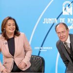 Mar Moreno y José Juan Díaz Trillo, ayer, en Sevilla, tras el Consejo de Gobierno
