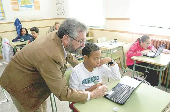 Los centros podrán sumar horas de lengua extranjera en Infantil, de segundo idioma en quinto y sexto, incorporar chino en Secundaria y lengua de signos Los centros podrán sumar horas de lengua extranjera en Infantil, de segundo idioma en quinto y sexto, incorporar chino en Secundaria y lengua de signos