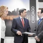 El vicepresidente primero, Vicente Rambla, y la directora del IVEX, Mar Casanova, visitaron ayer el certamen y conversaron con los expositores