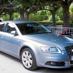 En la imagen, el coche oficial del president de ERC, Joan Puigcercós, con la «E» tapada