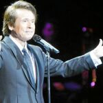 Raphael, que cumplió cincuenta años sobre los escenarios, continúa de gira