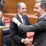 Camps y Costa se saludan en Les Corts, en una imagen de archivo