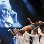 Los personajes cantan lo que más les impactó de Karol Wojtyla