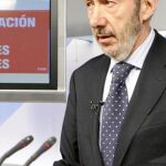 Alfredo Peréz Rubalcaba compareció ayer para explicar su plan sobre las diputaciones y marcar sus prioridades en el inicio de curso