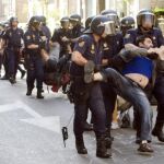 Multas de 90 euros para los «indignados» identificados