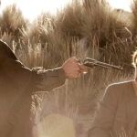 No sólo Hollywood. El carismático actor y escritor Sam Shepard y Eduardo Noriega, en una escena de este atípico «western»