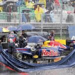 La lluvia convirtió la pista en una verdadera piscina. La dirección de carrera neutralizó la prueba en varias ocasiones e incluso la suspensión definitiva estuvo muy cerca