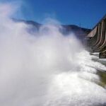 El pantano de Ribarroja desaloja el agua excedentaría del río Ebro