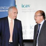 Rafael Blasco conversa con el presidente del Colegio de Abogados de Valencia, Mariano Durán